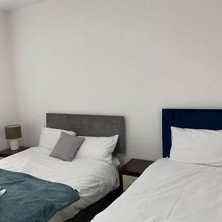 Beautiful All Room En-Suite 4 Bedrooms House , Free Parking, Wifi, Corporate, Contractors, Family Relocation, Contact Us For Long Term Rate Ilford Eksteriør billede