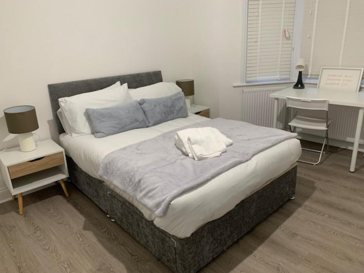 Beautiful All Room En-Suite 4 Bedrooms House , Free Parking, Wifi, Corporate, Contractors, Family Relocation, Contact Us For Long Term Rate Ilford Eksteriør billede