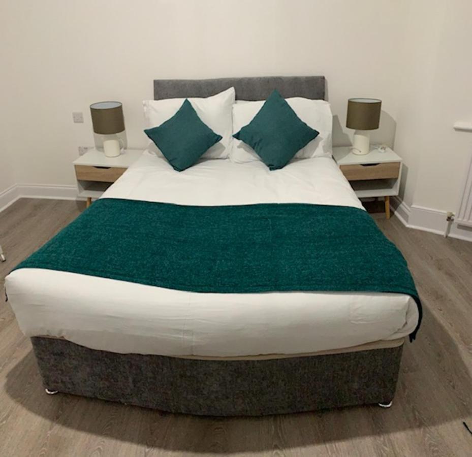 Beautiful All Room En-Suite 4 Bedrooms House , Free Parking, Wifi, Corporate, Contractors, Family Relocation, Contact Us For Long Term Rate Ilford Eksteriør billede