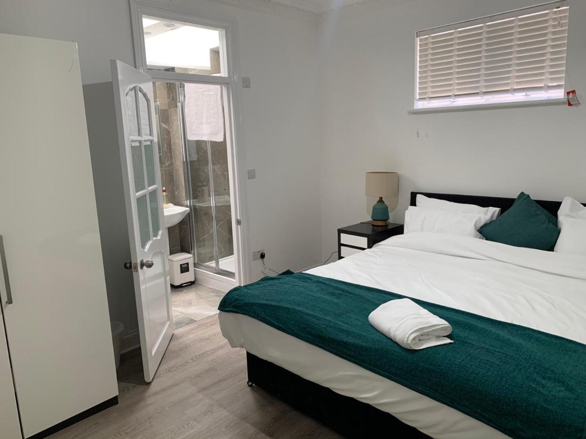 Beautiful All Room En-Suite 4 Bedrooms House , Free Parking, Wifi, Corporate, Contractors, Family Relocation, Contact Us For Long Term Rate Ilford Eksteriør billede