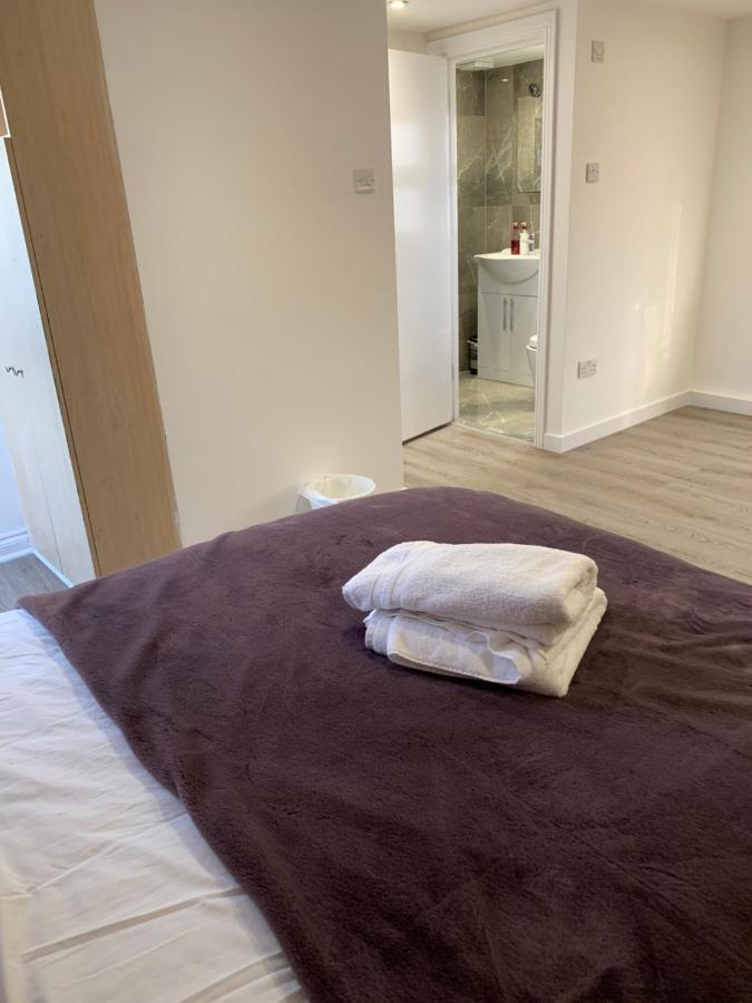 Beautiful All Room En-Suite 4 Bedrooms House , Free Parking, Wifi, Corporate, Contractors, Family Relocation, Contact Us For Long Term Rate Ilford Eksteriør billede