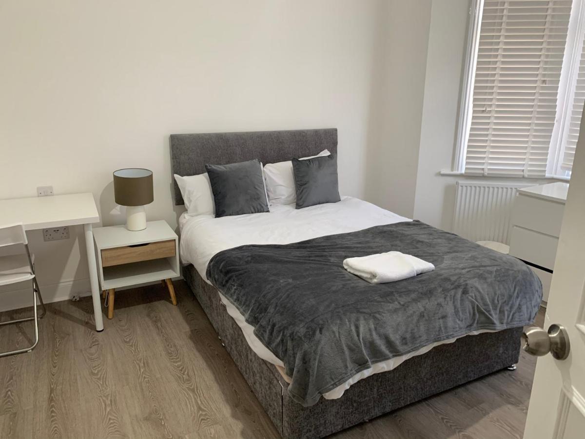 Beautiful All Room En-Suite 4 Bedrooms House , Free Parking, Wifi, Corporate, Contractors, Family Relocation, Contact Us For Long Term Rate Ilford Eksteriør billede