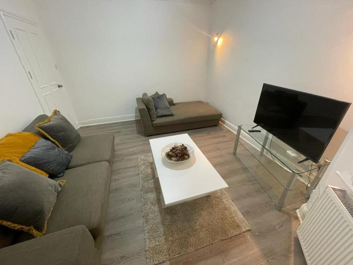 Beautiful All Room En-Suite 4 Bedrooms House , Free Parking, Wifi, Corporate, Contractors, Family Relocation, Contact Us For Long Term Rate Ilford Eksteriør billede