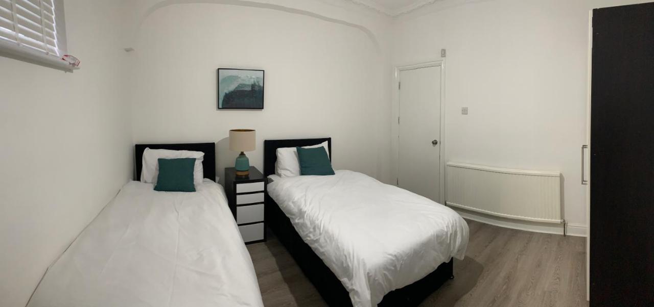 Beautiful All Room En-Suite 4 Bedrooms House , Free Parking, Wifi, Corporate, Contractors, Family Relocation, Contact Us For Long Term Rate Ilford Eksteriør billede