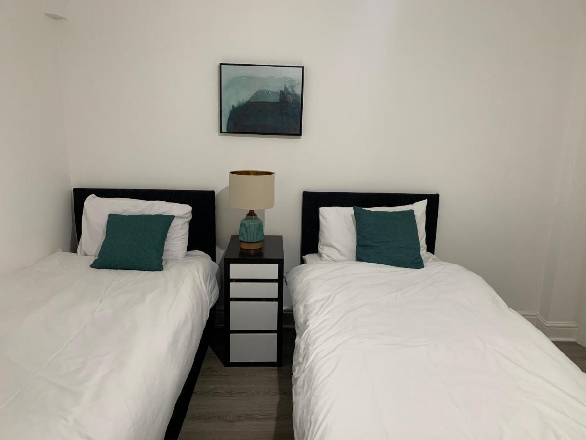 Beautiful All Room En-Suite 4 Bedrooms House , Free Parking, Wifi, Corporate, Contractors, Family Relocation, Contact Us For Long Term Rate Ilford Eksteriør billede